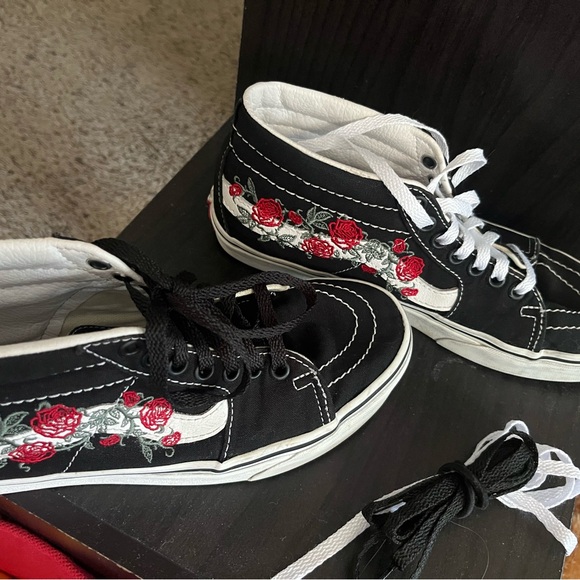 Rose Vine floral Vans 🥀 - Picture 7 of 10